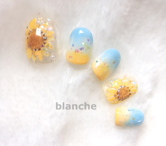 いいね120超え♡BLANCHE★ジェルネイル ひまわりネイル 1枚目の画像