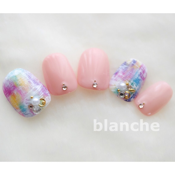 blanche★カラフルポイントのがかわいいネイル        