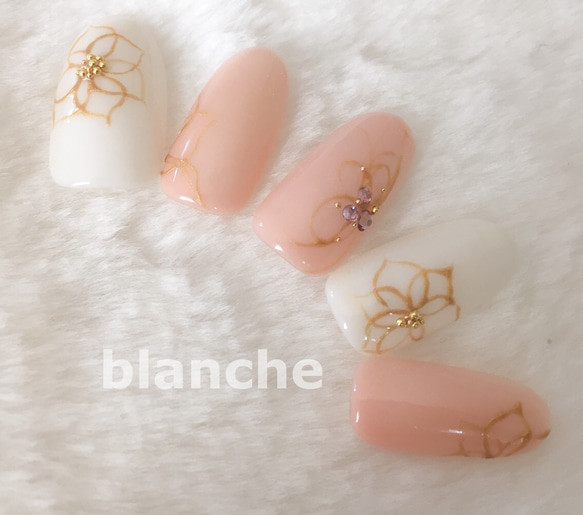 BLANCHE★フラワーゴールドネイル 1枚目の画像