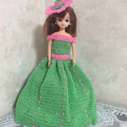 ドール服/リカちゃん/編み物/ハンドメイド/緑ピンク色 2点セット【ドレス・帽子】 3枚目の画像