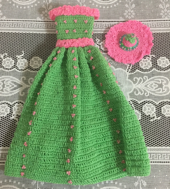 ドール服/リカちゃん/編み物/ハンドメイド/緑ピンク色 2点セット【ドレス・帽子】 6枚目の画像