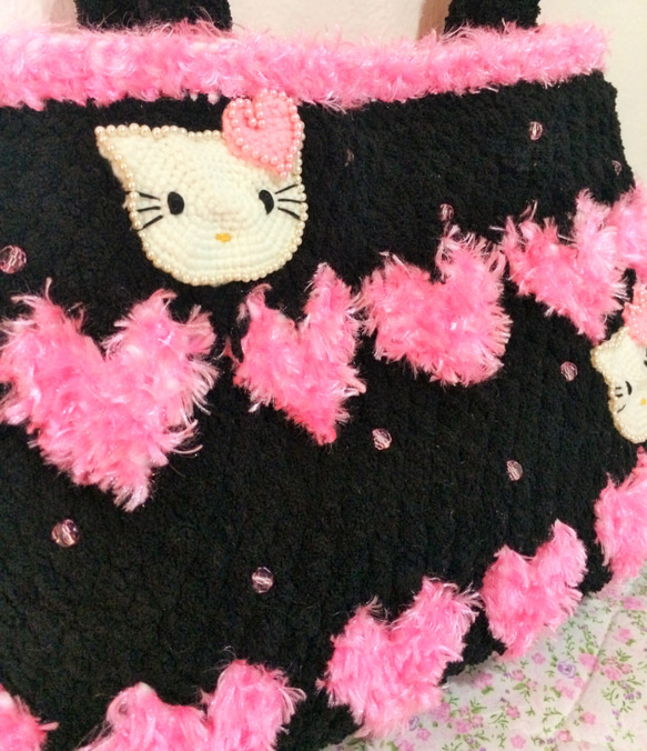 黒xピンクハート&猫カバン/ふわふわバッグ手編みかぎ針編み手作り/ショルダーバッグ 4枚目の画像