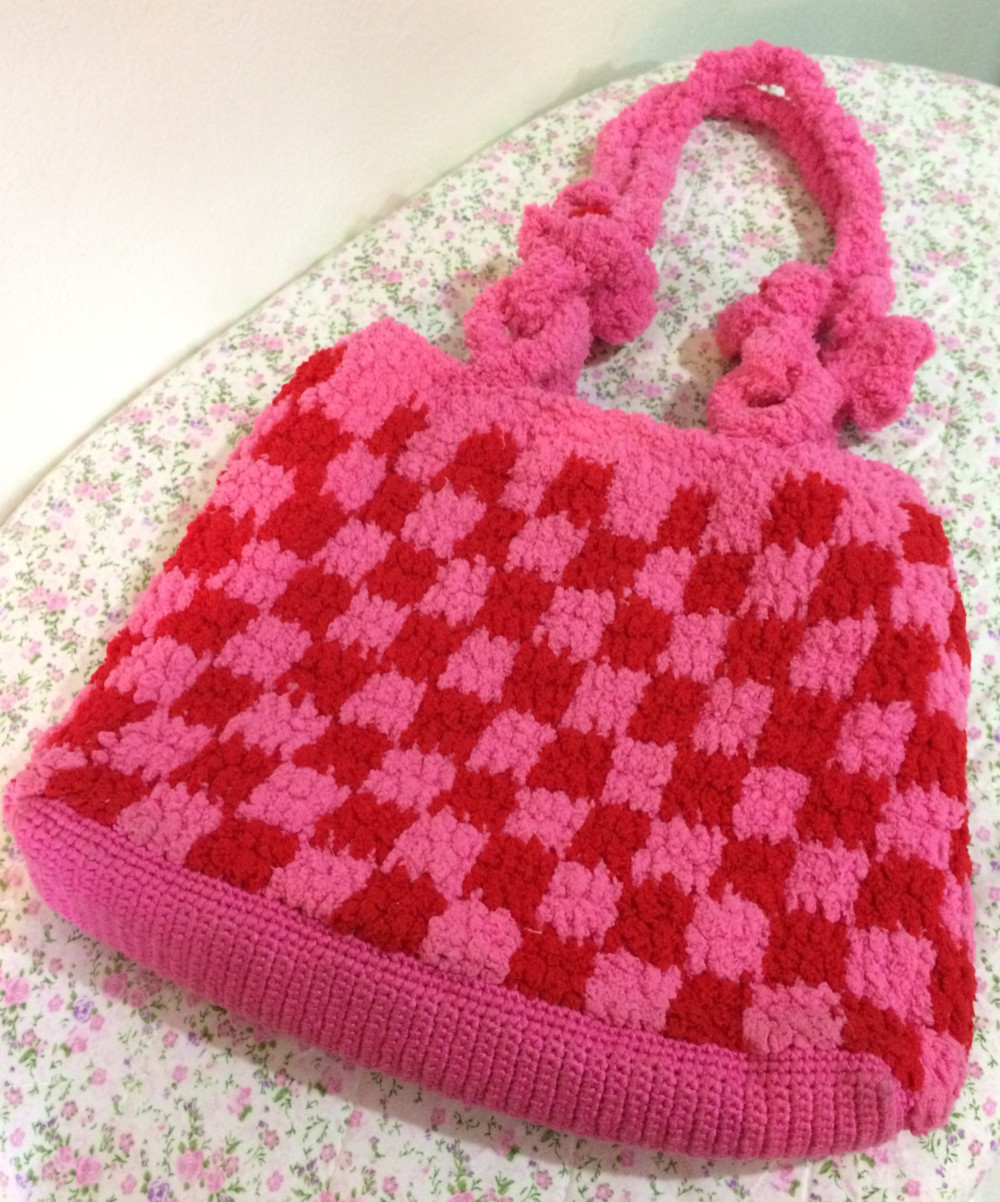 レッドxホットピンク/ギンガムチェックふわふわバッグ/バッグ手編み/かぎ針編み/手作り