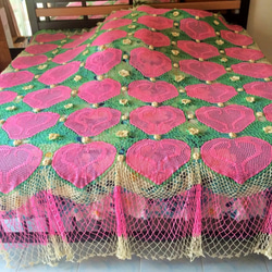 ピンクハート/手編みのベッドカバー/ソファーカバー/かぎ針編みのベッドカバー/手編み 1枚目の画像