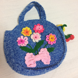 ミックスブルーカラーカバン/花＆バラ＆イチゴ＆リボン付き/バッグ手編みかぎ針編み手作り 2枚目の画像