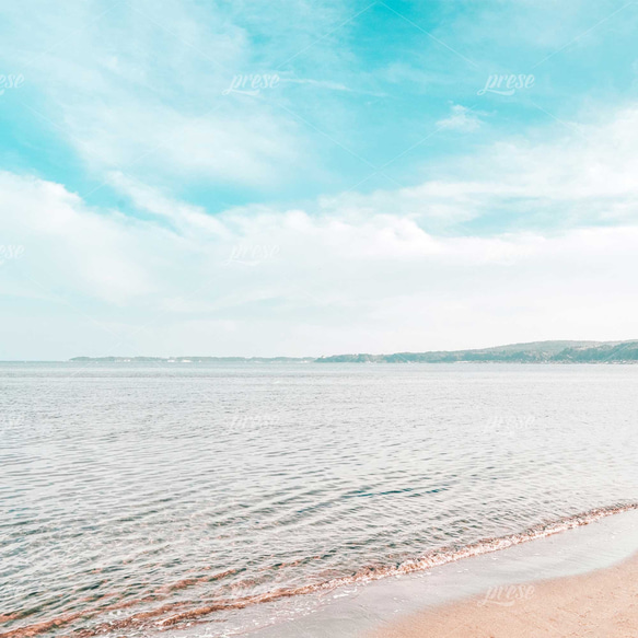 青空と海辺の風景：清々しい浜辺の癒しポスター ～夏の涼しさと安らぎをあなたの部屋へ～ 5枚目の画像