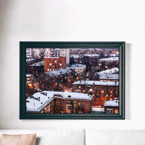 冬のトワイライト幻想: 挿絵風ヨーロッパアパートの温もり灯り フォトポスター 4枚目の画像