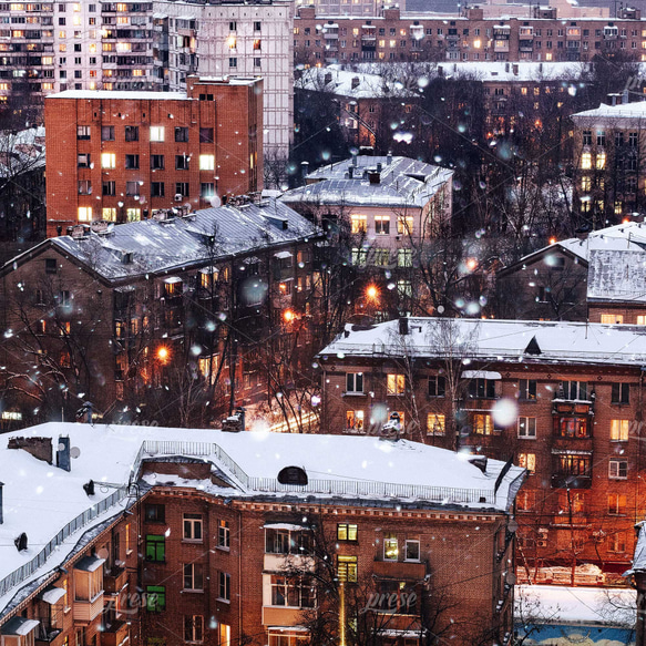 冬のトワイライト幻想: 挿絵風ヨーロッパアパートの温もり灯り フォトポスター 5枚目の画像