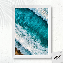 ビーチを身近に感じる、海と白く美しく泡立つ波 2枚目の画像