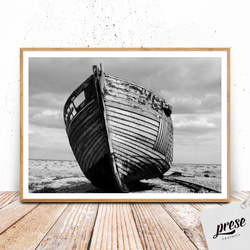 海岸に放棄されたボート ポスター 白黒 ブラックアンドホワイト 1枚目の画像