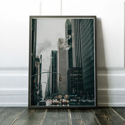 ニューヨークマンハッタン、夕暮れ時、雨のオフィス街 3枚目の画像
