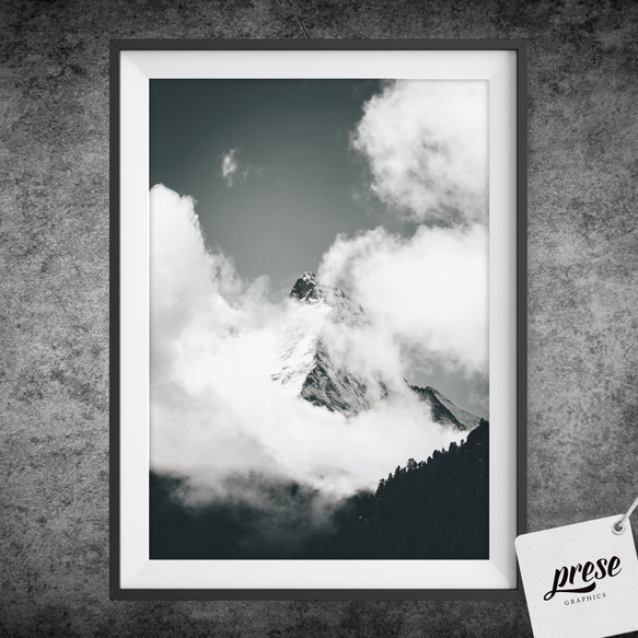 アルプスの名峰、雲をまとうマッターホルン ポスター 白黒 3枚目の画像