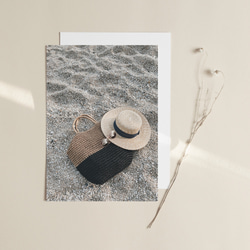 帽子とバッグとサングラス、サマービーチ 3枚目の画像