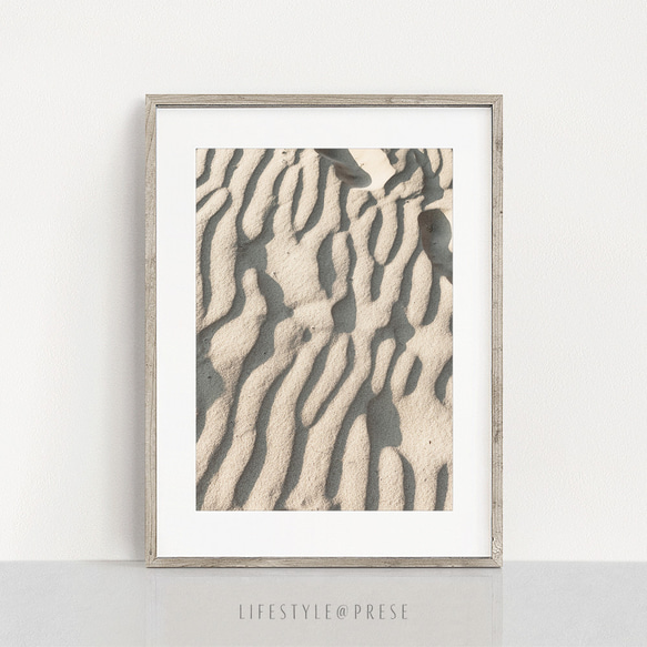 波跡と足跡、柔らかな砂浜、ビーチアート 1枚目の画像