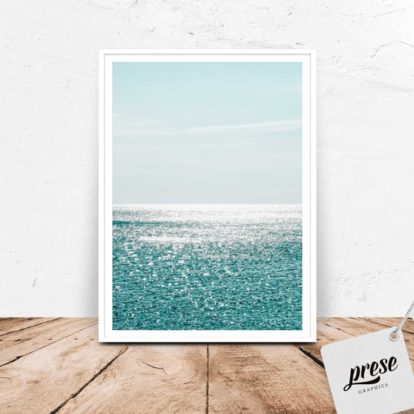 アクアマリンの海の輝き 究極のリラクゼーションを感じるポスター 夏の輝く海、ミニマル 1枚目の画像