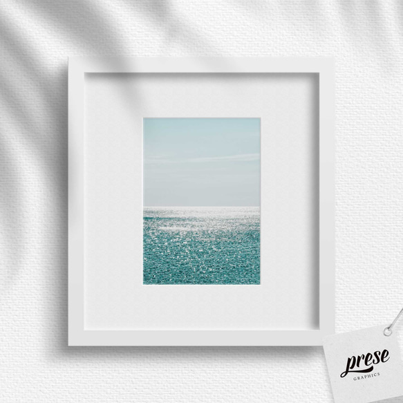 アクアマリンの海の輝き 究極のリラクゼーションを感じるポスター 夏の輝く海、ミニマル 2枚目の画像