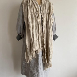 洗いこまれた綾織リネンウール  フリンジ　ストール 3枚目の画像