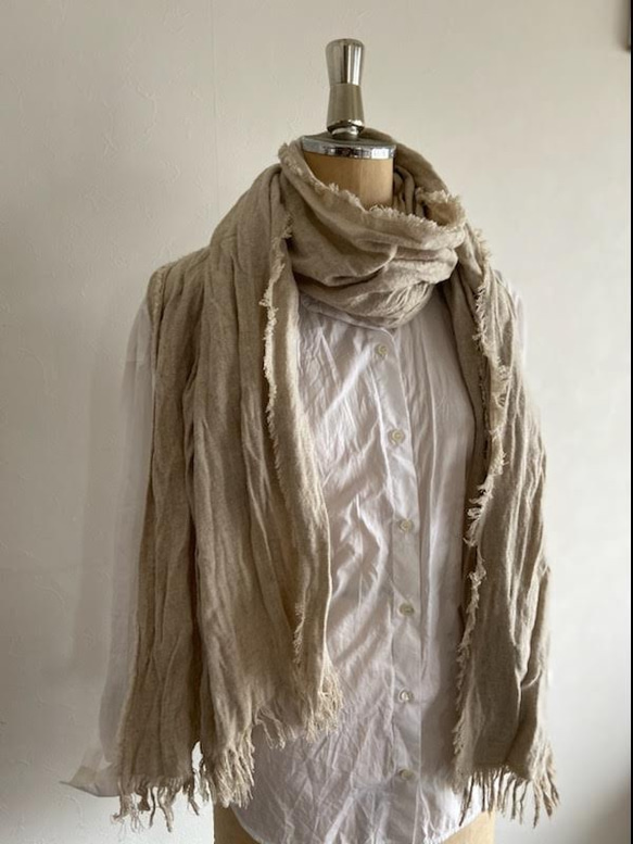 洗いこまれた綾織リネンウール  フリンジ　ストール 6枚目の画像