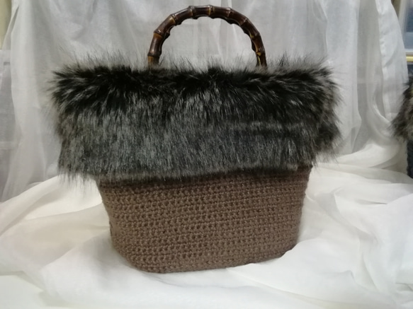 フェイクファー付き麻紐バンブーバッグ(ブラウン) かごバッグ