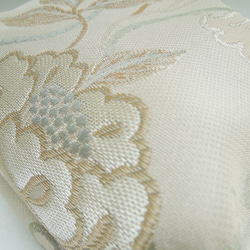 シャンパンゴールド：艶のある花柄・織り模様が贅沢でお上品なコロンとした巾着ポーチ:受注製作です 5枚目の画像
