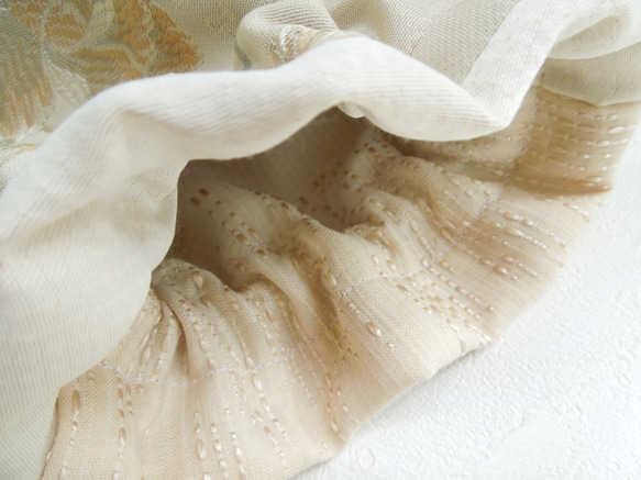シャンパンゴールド：艶のある花柄・織り模様が贅沢でお上品なコロンとした巾着ポーチ:受注製作です 8枚目の画像