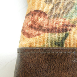 廃番生地につき１点のみです：マスタードなボタニカル☆イギリス製コットンプリントの巾着：フェイクレザー切替 6枚目の画像