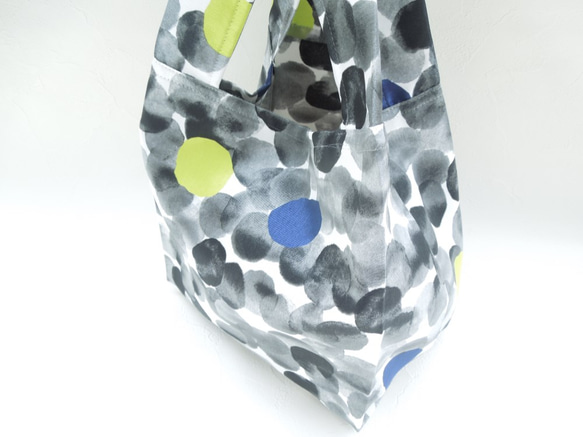 SALE!送料無料！１点のみです☆モノトーン・濃淡水玉のエコバッグ：コンビニレジ袋型 1枚目の画像