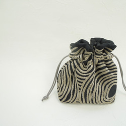 ふっくらモケットのグレージュ・サークル模様がお洒落なコロンとした巾着ポーチ:受注製作です 3枚目の画像