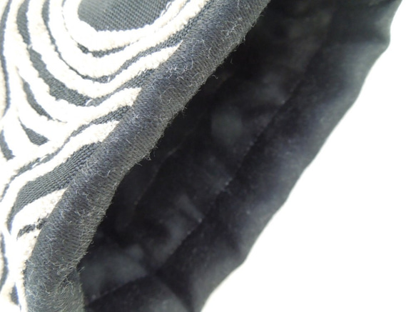 ふっくらモケットのグレージュ・サークル模様がお洒落なコロンとした巾着ポーチ:受注製作です 8枚目の画像