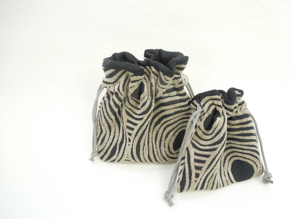 ふっくらモケットのグレージュ・サークル模様がお洒落なコロンとした巾着ポーチ:受注製作です 9枚目の画像