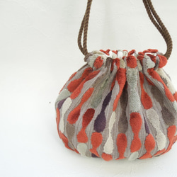 こっくりカラー+レンガ色でオトナの秋色☆幾何学模様がお洒落なコロンとした巾着バッグ・底面ＰＶＣレザー:受注製作です 2枚目の画像