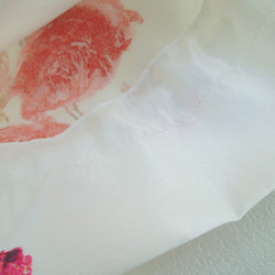専用ページになります：大きな赤いお花がオトナかわいい☆シルクタッチな艶のある巾着ポーチ 4枚目の画像