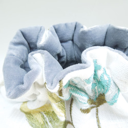 PVCレザー切替　花柄刺繍リネンの巾着ポーチ（青)受注製作です 5枚目の画像