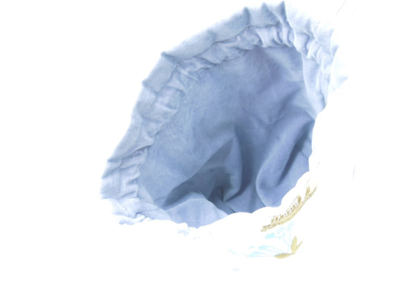 PVCレザー切替　花柄刺繍リネンの巾着ポーチ（青)受注製作です 6枚目の画像