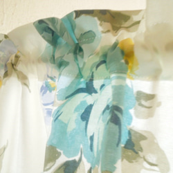 100×40丈：水色がキレイ・大きな花柄のコットン100％カフェカーテン:受注製作です 4枚目の画像