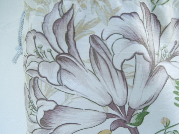 シックなオトナ色☆百合の花がお上品なコロンとした巾着ポーチ:受注製作です 7枚目の画像