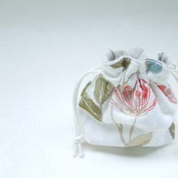 リネンのこきんちゃん☆花柄刺繍(赤)小さい巾着ポーチ:受注製作です 2枚目の画像