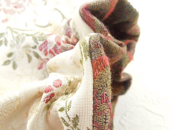 艶のある花柄・織り模様が贅沢でお上品なコロンとした巾着ポーチ:受注製作です 8枚目の画像