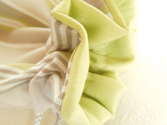 ストライプ☆若草色とグレージュが爽やかなコロンとした巾着ポーチ:受注製作です 8枚目の画像