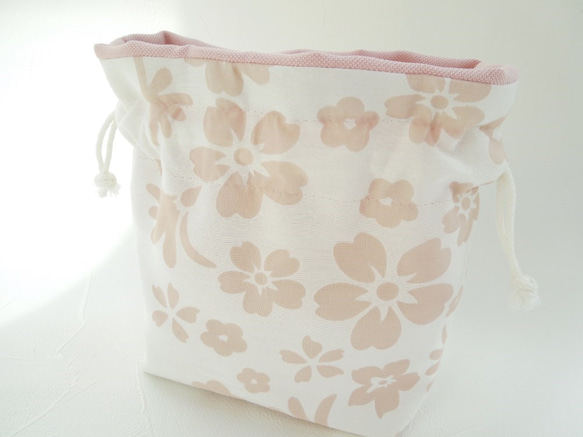 サクラ咲ク☆美しい桜のレースを重ねたコロンとした巾着ポーチ：受注製作です 4枚目の画像