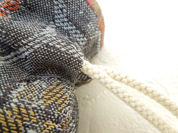 大島紬・絹の着物リメイク・やわらかシルクのコロンとした巾着ポーチM:受注製作です 8枚目の画像