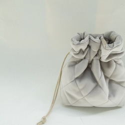 オトナのグレージュ☆ふっくらキルティングのコロンとした巾着ポーチ:受注製作です 3枚目の画像