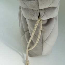 オトナのグレージュ☆ふっくらキルティングのコロンとした巾着ポーチ:受注製作です 9枚目の画像