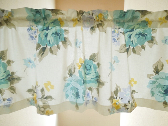 120×40丈:水色がキレイ・大きな花柄のコットン100％カフェカーテン:受注製作です 2枚目の画像