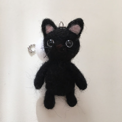 羊毛フェルト 黒猫 キーホルダー 1枚目の画像