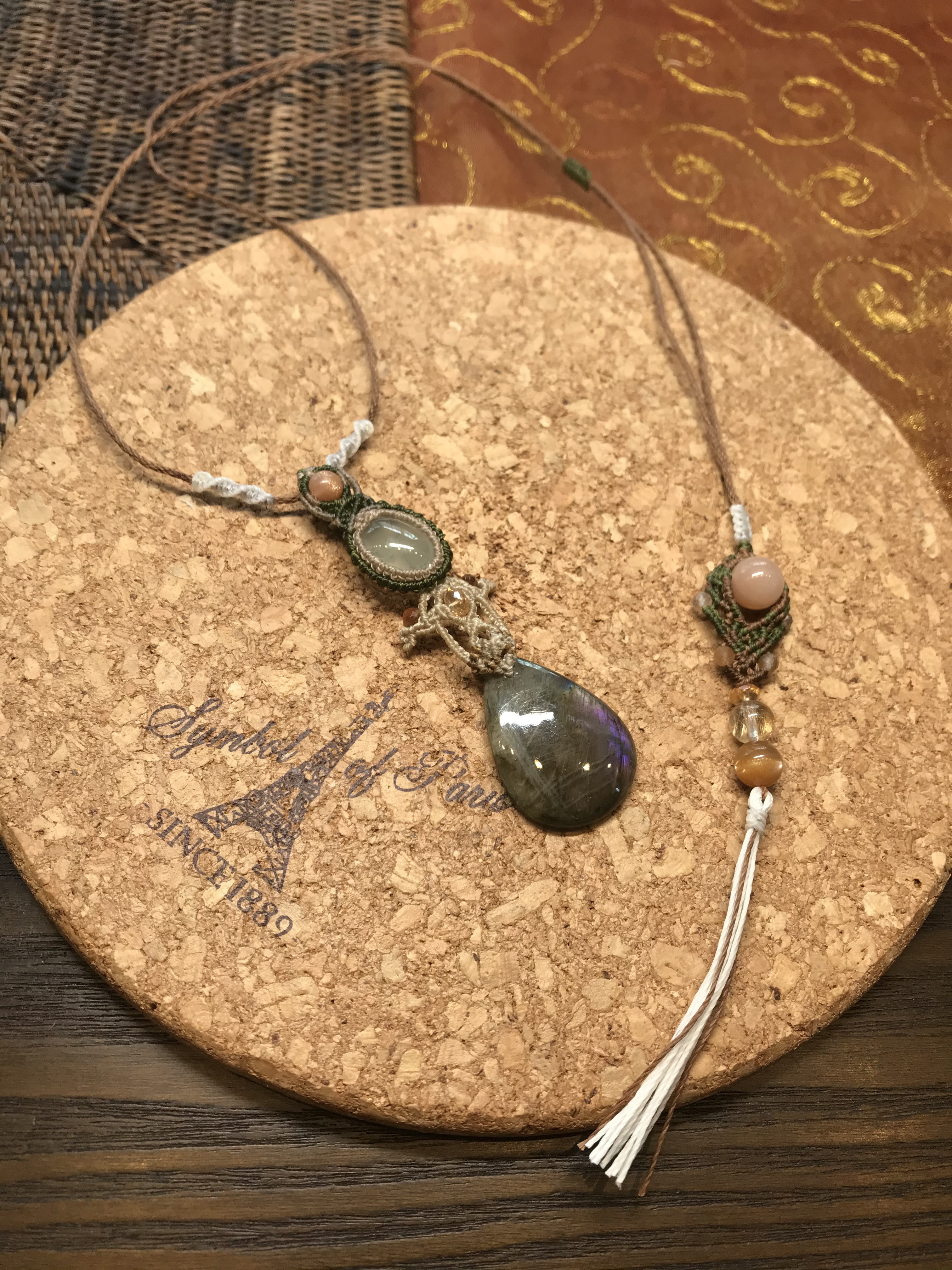 【秋のお礼】《秋色の豊穣を祈る》ラブラドライトとプレナイトのペンダント。¥6500→¥5000