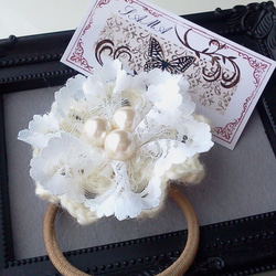 ふんわりガール・レースと毛糸のお花ヘアゴム 1枚目の画像