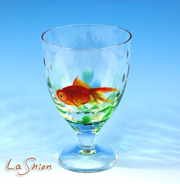 ○●La shion●○ 揺らめく金魚のショートステムグラス  単品 5枚目の画像