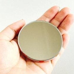 硝子のこっそり手鏡（ボーダーL）　ターコイズブルー×ホワイト 2枚目の画像