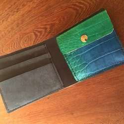 牛ヌメ革  グラデーション手染め財布（クロコダイル型押） 2枚目の画像